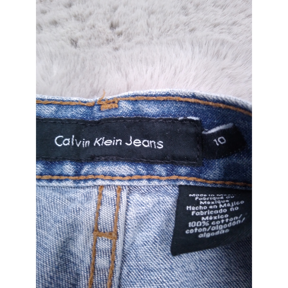 Classic Light Blue Denim Jeans - Picture 5 of 8